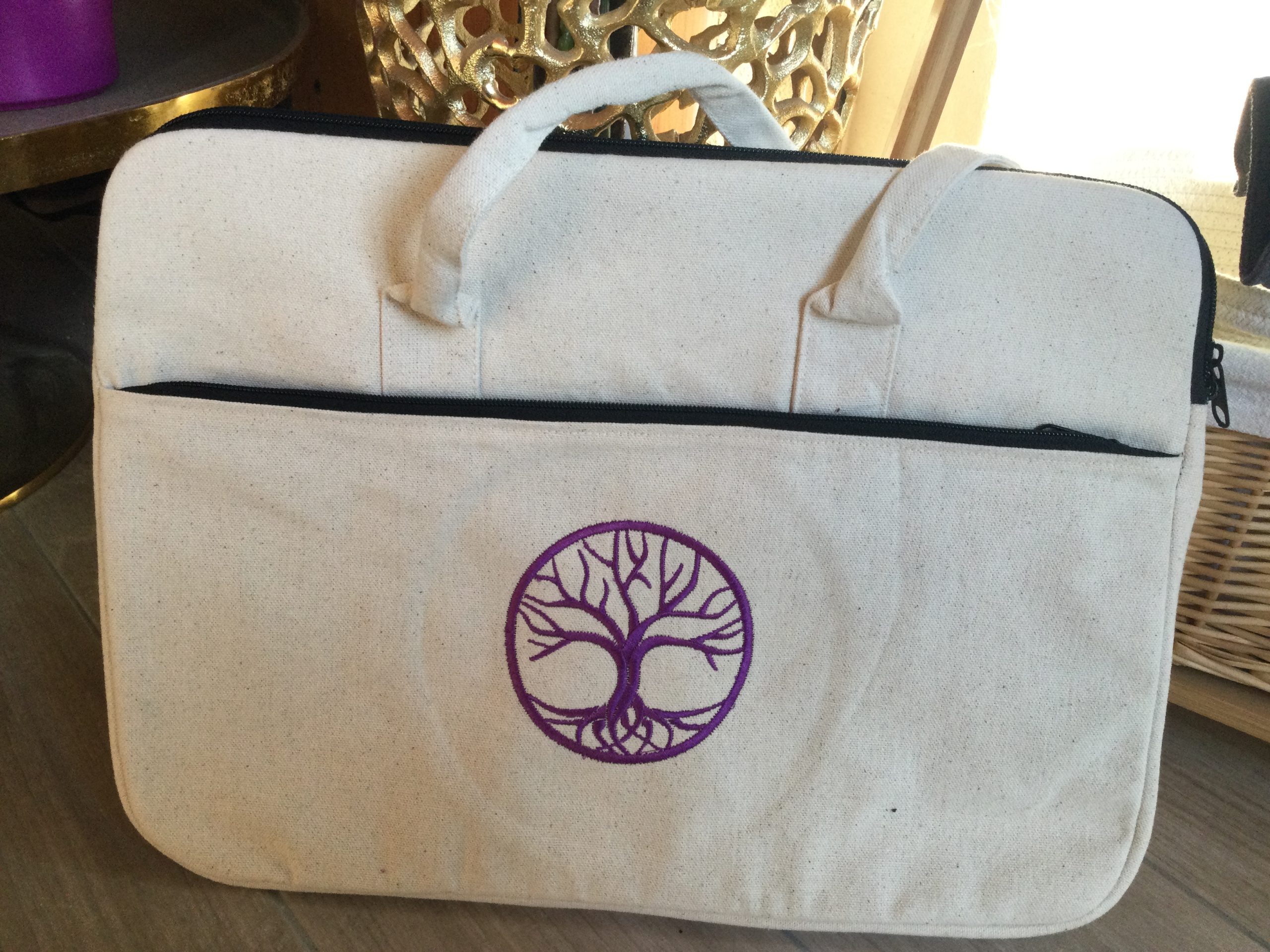 Sacoche-ordinateur-brodé -arbre-de-vie Sacoche Ordinateur Brodé arbre de Vie Violet