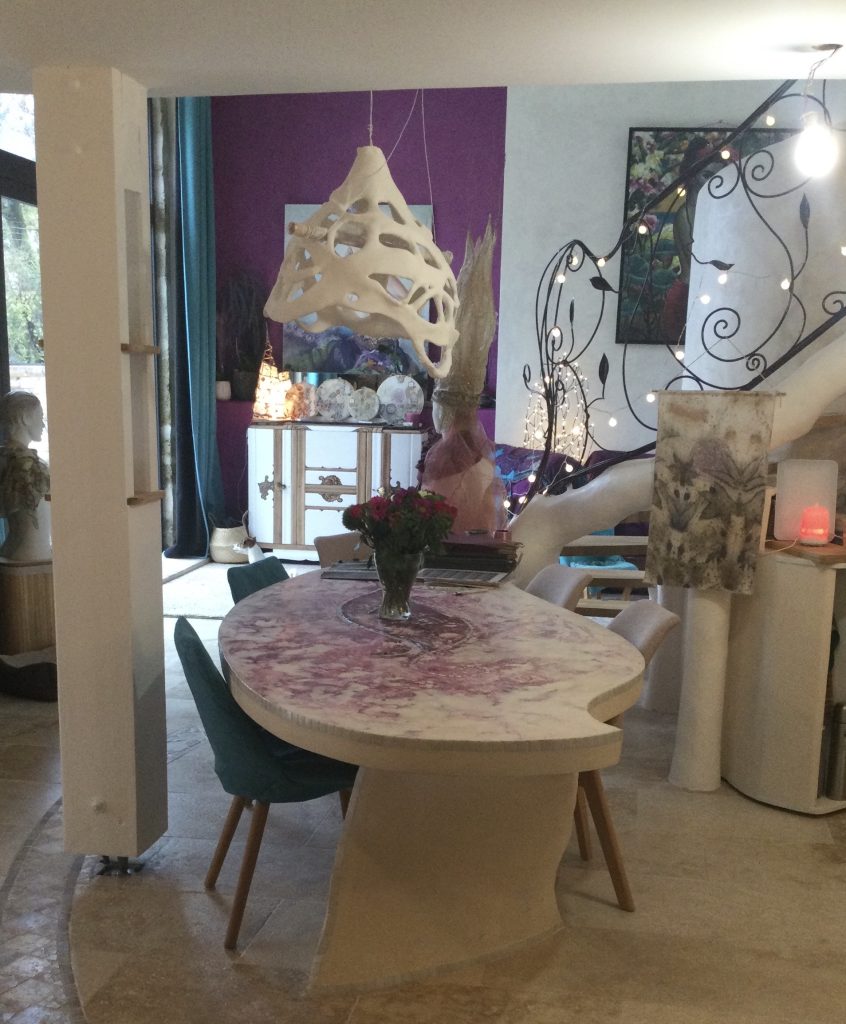 intérieur architecture organique forme inspirée de la nature artisanat